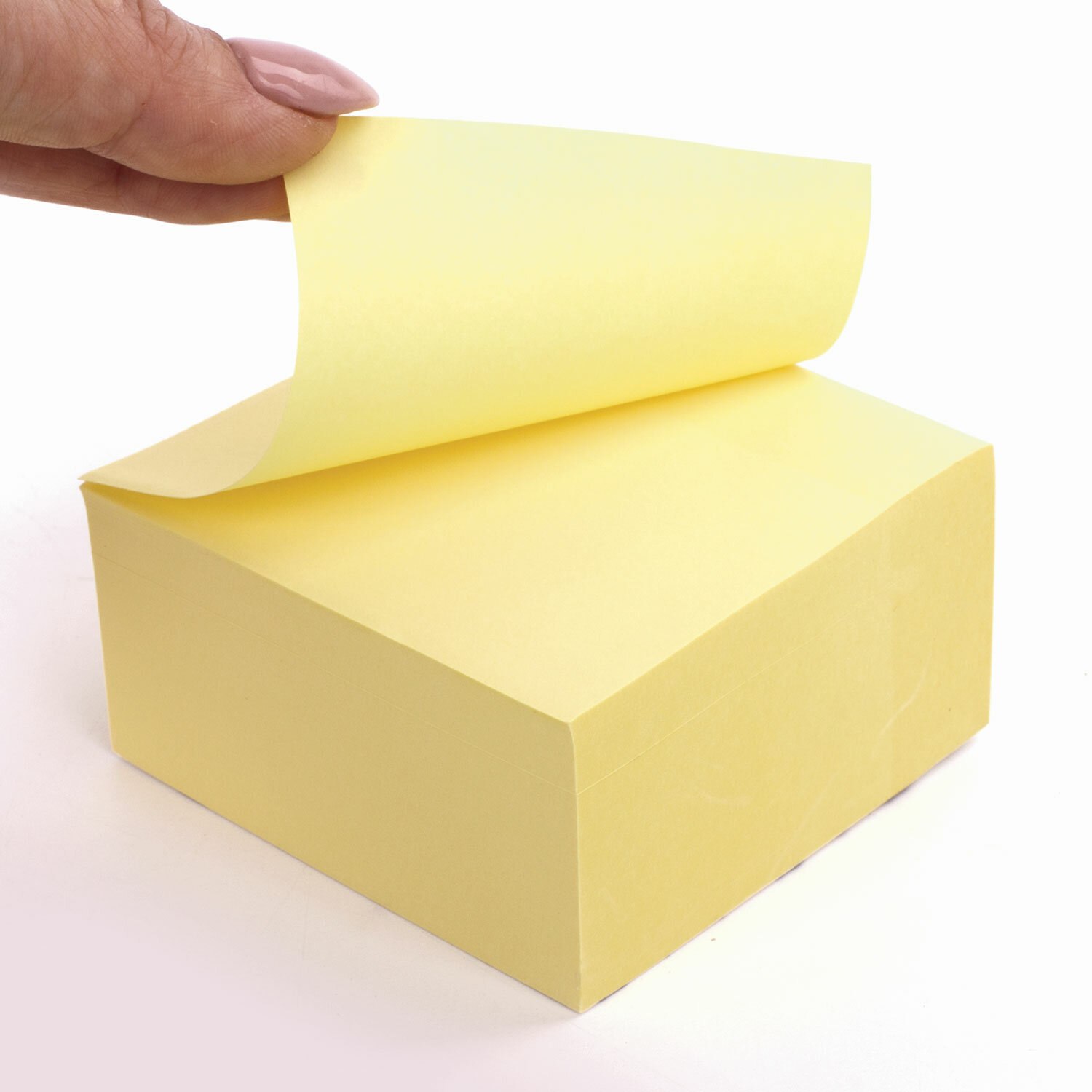 картинка Бумага для заметок с клеевым краем, 7,6*7,6 см, 400 л, желтый, BRAUBERG, 111353 от магазина Альфанит в Кунгуре