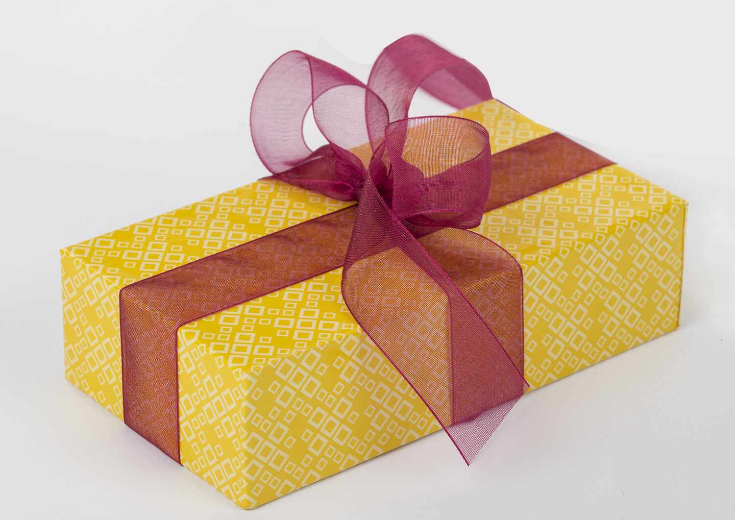 картинка Лента для оформления подарка, 25мм*30м, бордовый, BRAUBERG, 591539 от магазина Альфанит в Кунгуре