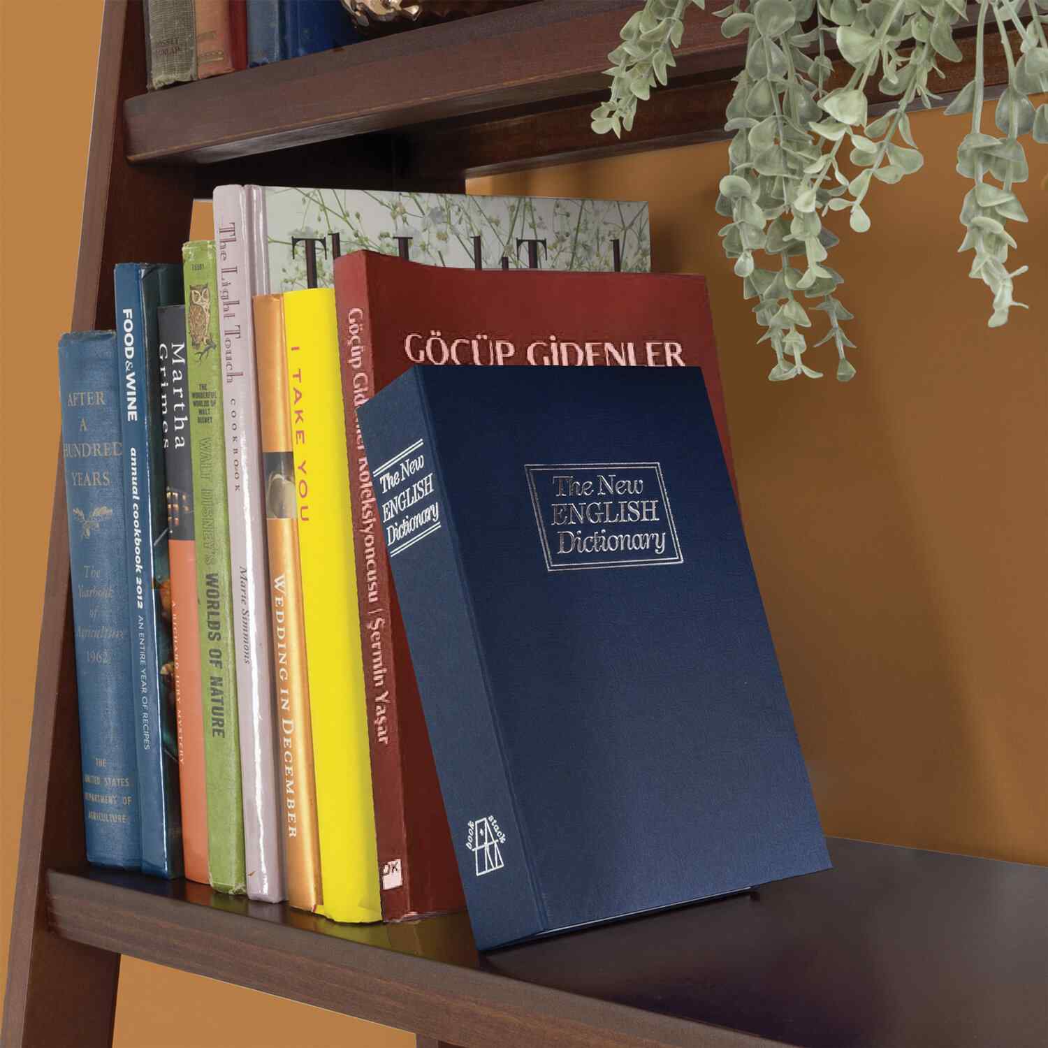 картинка Сейф-книга, 17*11,5*5,4 см, темно-синий, ключевой замок, "Английский словарь", BRAUBERG, 291179 от магазина Альфанит в Кунгуре