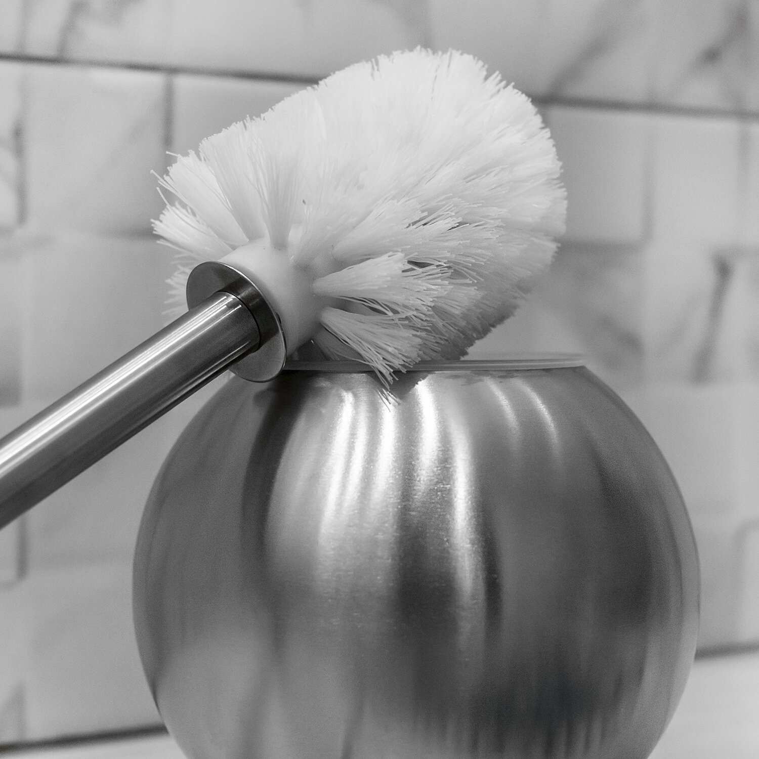 картинка Ерш для унитаза, с подставкой, нержавеющая сталь, матовый, в форме шара, LAIMA, 601617 от магазина Альфанит в Кунгуре
