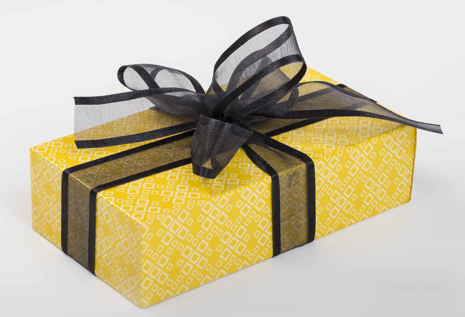 картинка Лента для оформления подарка, 25мм*23м, органза, черный, BRAUBERG, 591544 от магазина Альфанит в Кунгуре