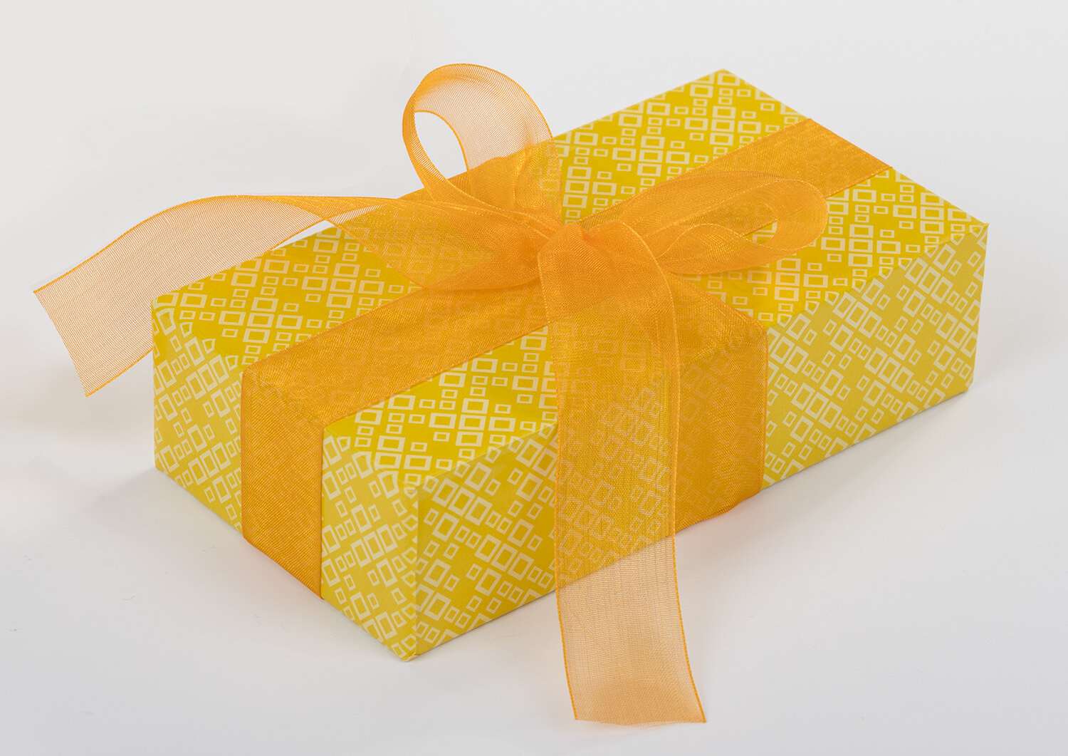 картинка Лента для оформления подарка, 25мм*30м, оранжевый, BRAUBERG, 591538 от магазина Альфанит в Кунгуре